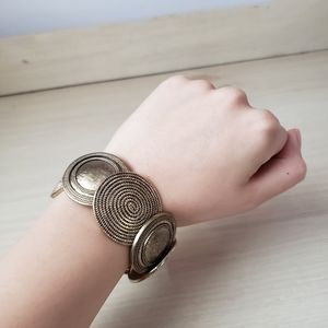 Brass bracelet with elastic